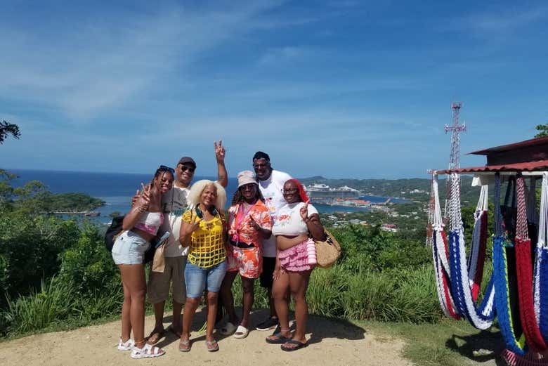 Foto grupal en una de las paradas del tour