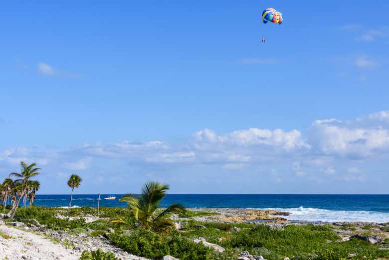 Parasailing over Roatán