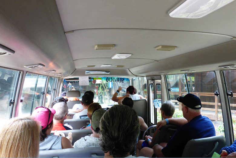 Descubriendo Roatán en autobús