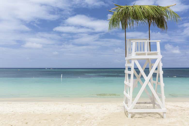 Paradise beach views on Roatan's West Bay