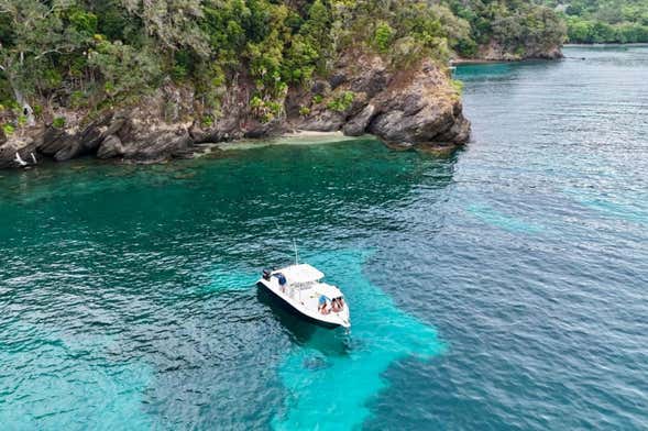 Paseo en barco privado por Roatán