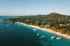Tour di Roatán in un catamarano di lusso