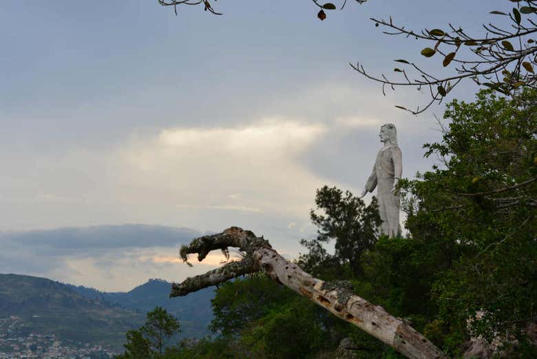 Christ El Picacho at top of Tegucigalpa