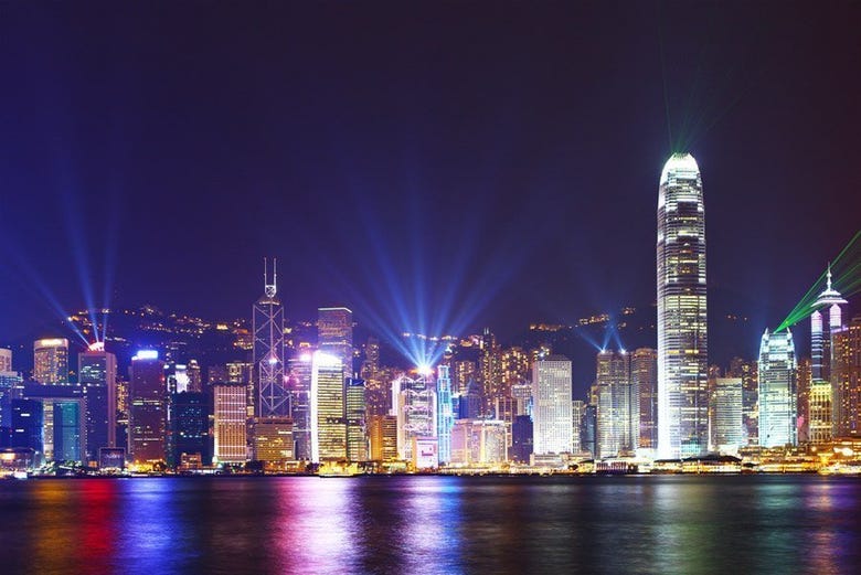 Panorâmica noturna de Hong Kong