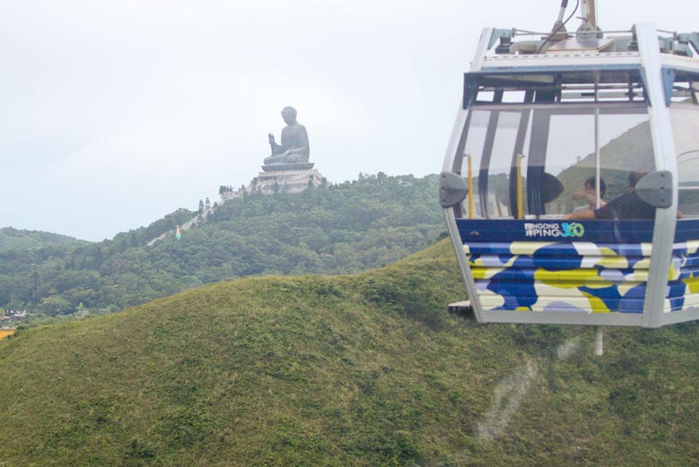 Spotting the Tien Tan Buddha from Ngong Ping 360