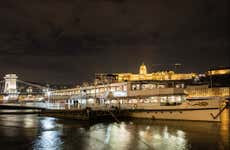 Crucero con cena y música en vivo