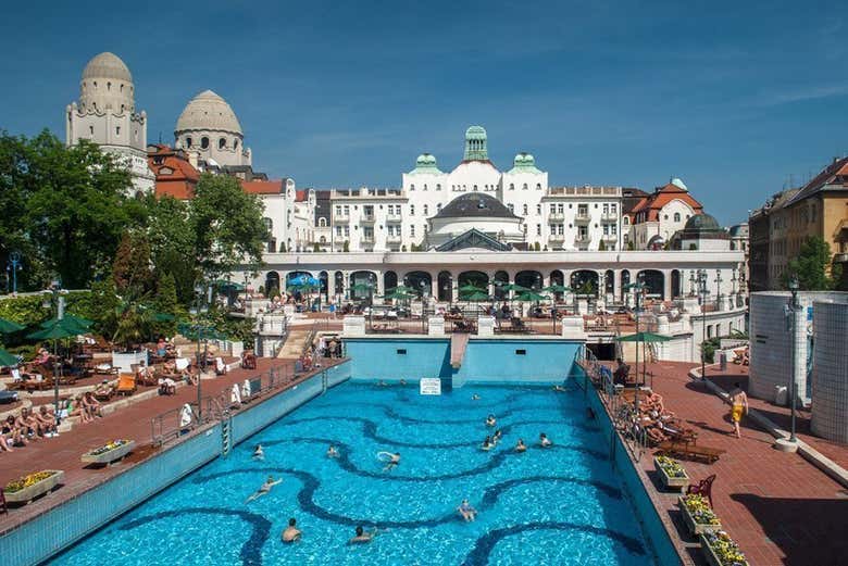 Piscina exterior do Balneário Gellért