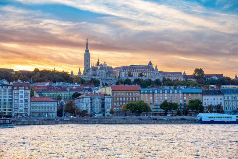 Vista sul Bastione dei Pescatori al tramonto