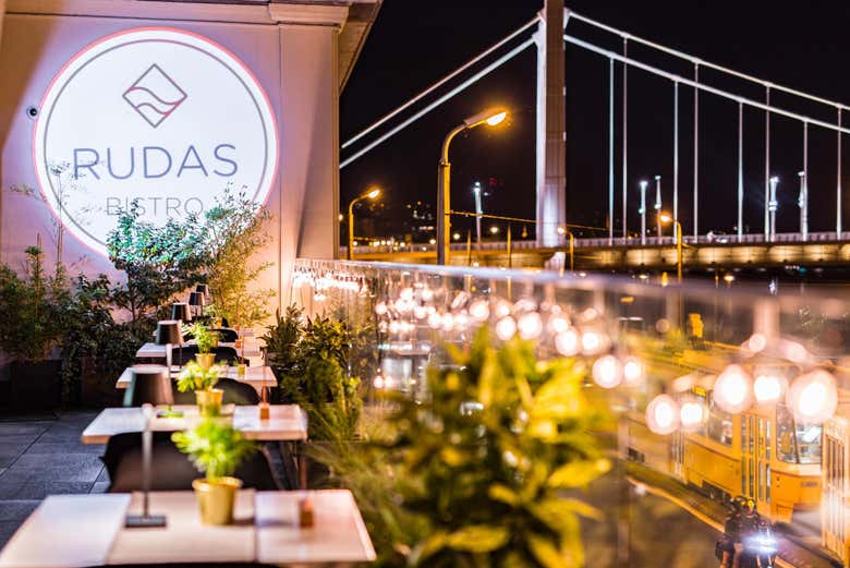 Las mesas del Rudas Bistro