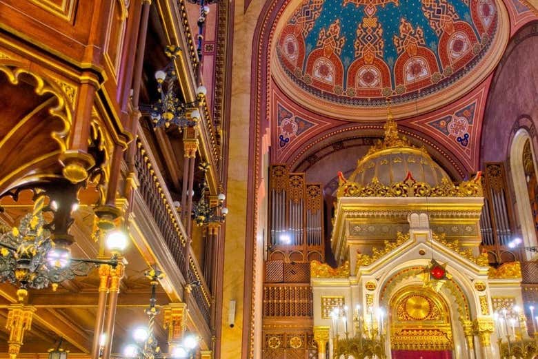Marvel at the interior of the synagogue