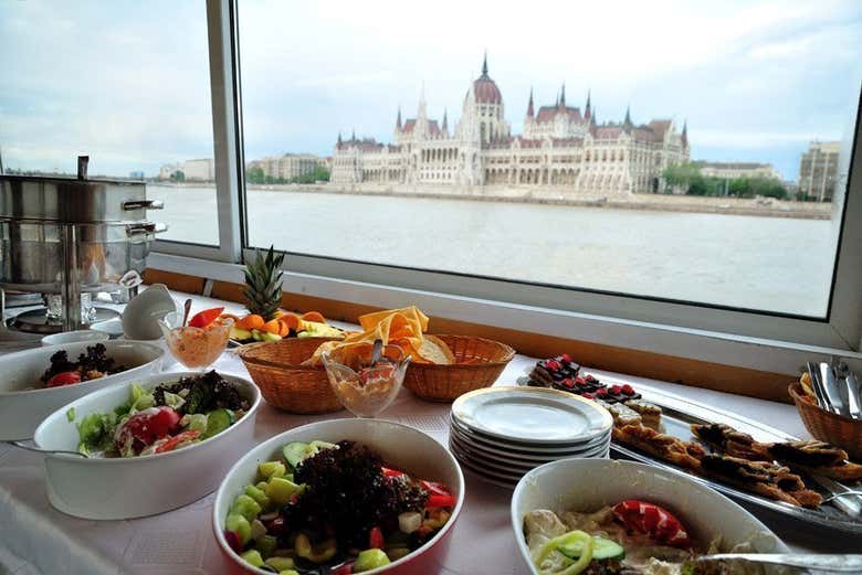 Algunos de los platos del buffet