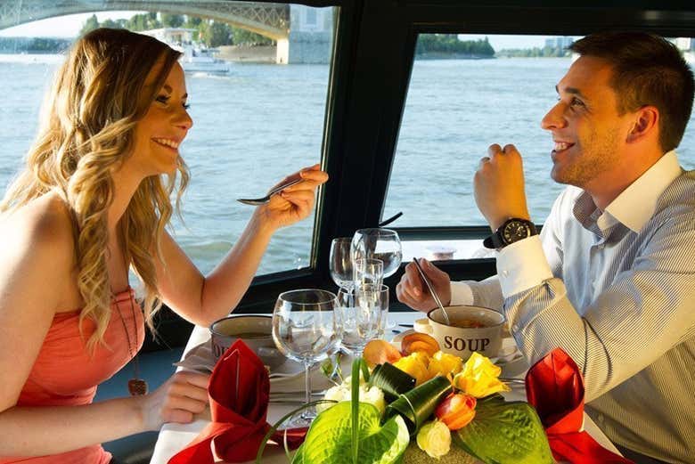 Comiendo a bordo del barco