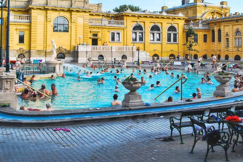 Disfrutando del baño en Széchenyi