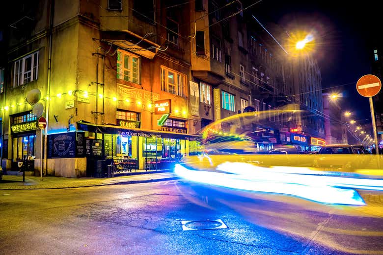 Vista nocturna del distrito VII