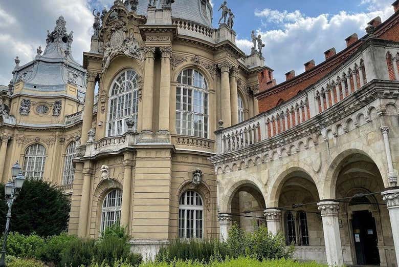 Podréis pasear entre los emblemas de Budapest