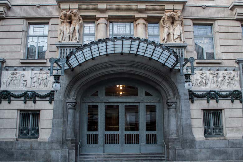 La academia se encuentra en la plaza Ferenc Liszt de Budapest