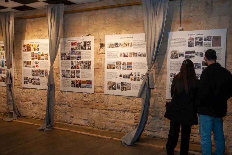 Exposition du mémorial du Ghetto Wall