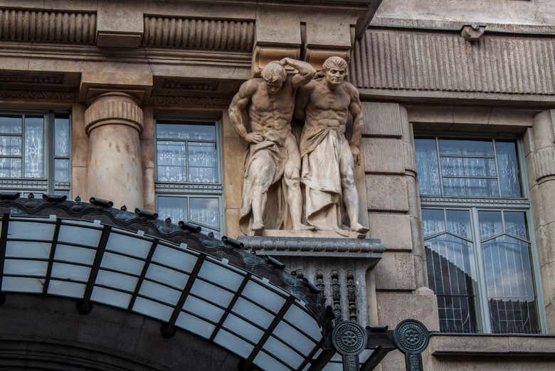 El edificio de la Academia es de estilo Art Nouveau