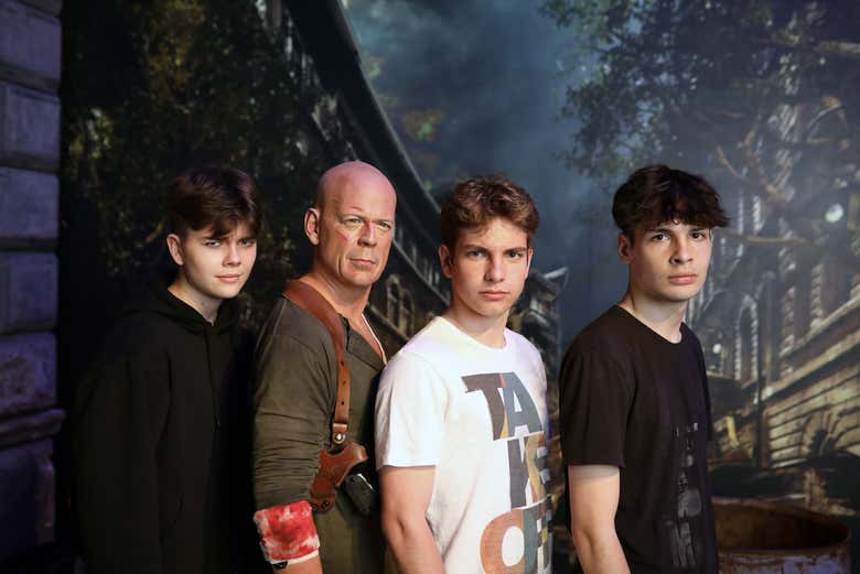 In posa con Bruce Willis