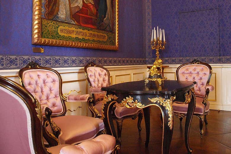 Mobilier à l'intérieur du château de Gödöllő