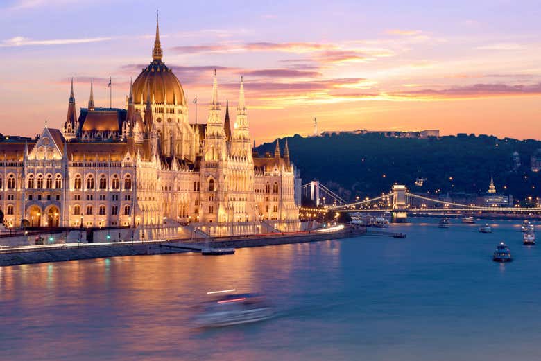Le Parlement de Budapest au coucher de soleil