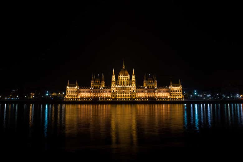 Parlamento de Budapest de noche
