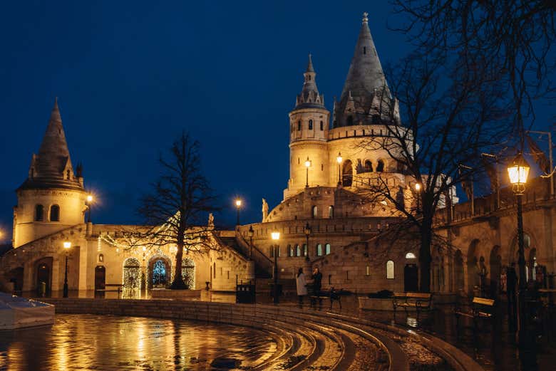 Passeio noturno pelo castelo de Buda