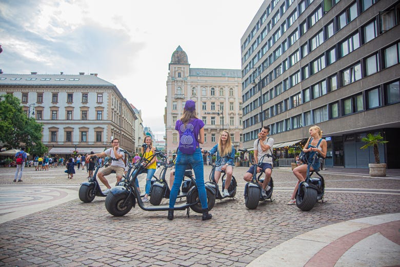 Conhecendo as ruas de Budapeste com as scooters