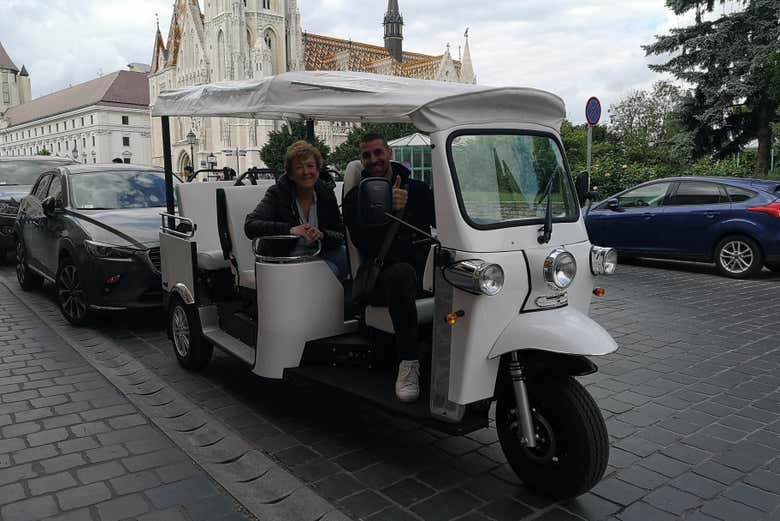 Vamos conhecer Budapeste a bordo de um tuk tuk!