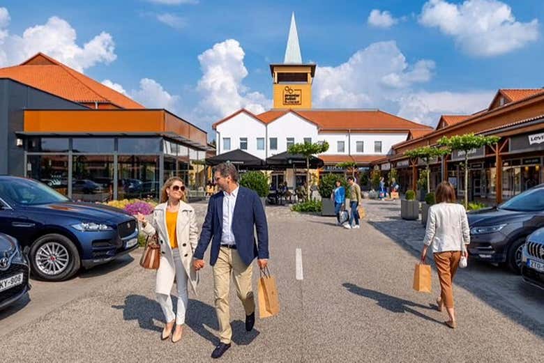 Premier Outlet Budapest Shopping Tour with Transfer from City Centre