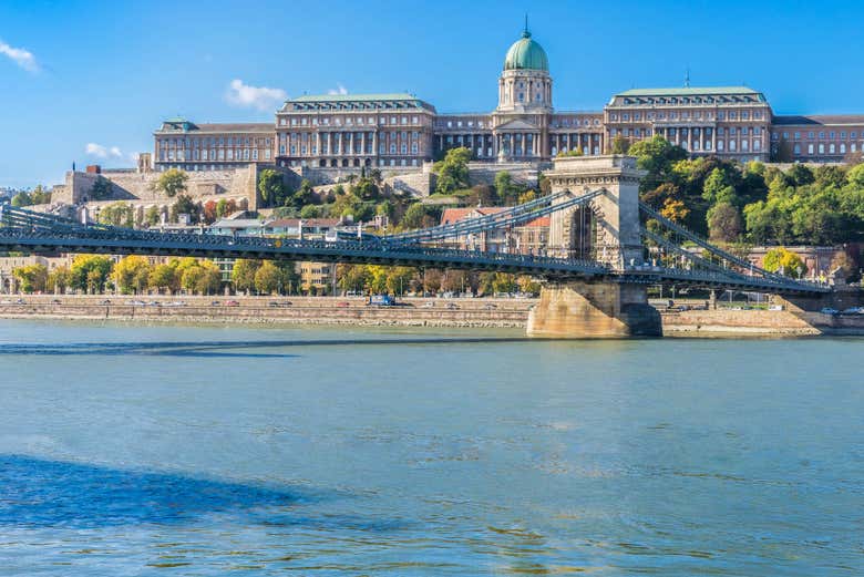 Puente de las Cadenas y Castillo de Buda al fondo