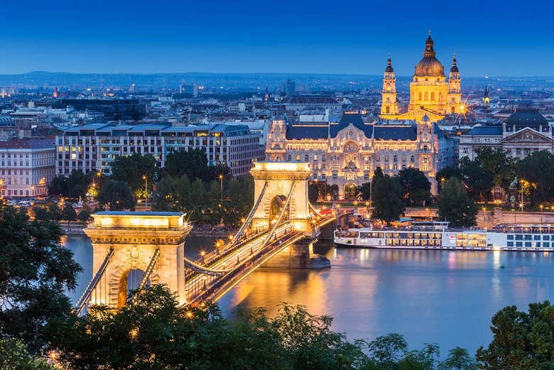 Le Pont des Chaînes illuminé