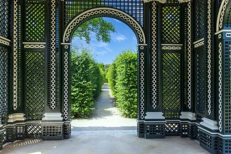 La puerta al jardín imperial del Palacio Schönbrunn
