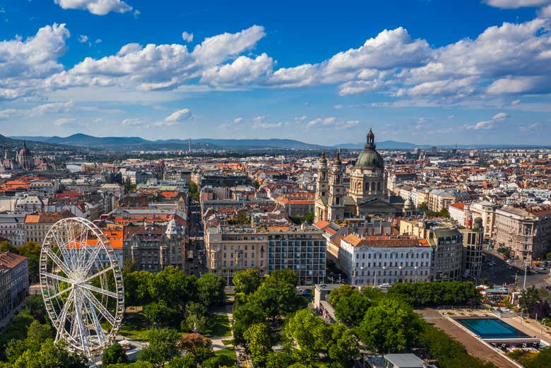 Veduta aerea di piazza Elisabetta e della sua ruota panoramica