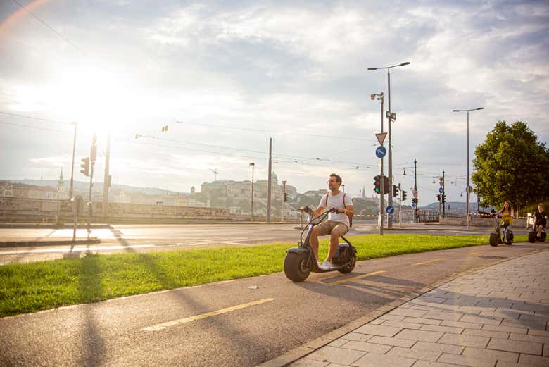 Tour en scooter por Budapest Reserva online en