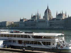 Attraversando il Danubio in barca