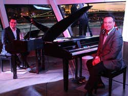 Pianisti a bordo dalla nave con cena di lusso