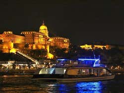 Percorrendo Budapest in barca