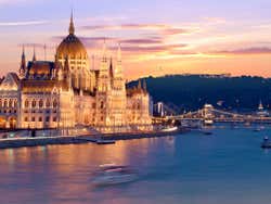 Parlamento di Budapest al tramonto