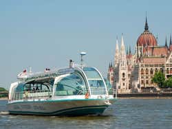 Attraversando Budapest in barca