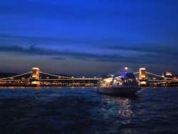 Attraversando il Danubio al tramonto