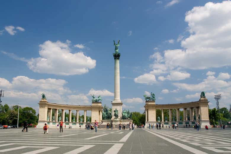 Veremos a Praça dos Heróis