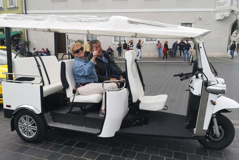 Durante o tour de tuk tuk elétrico