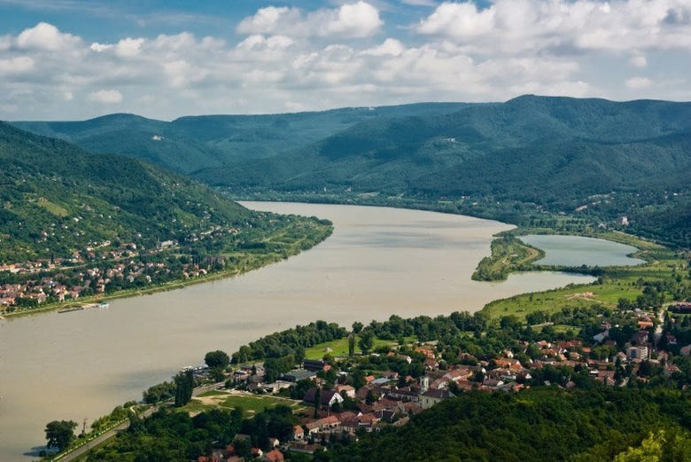 O Danúbio visto da colina de Visegrád