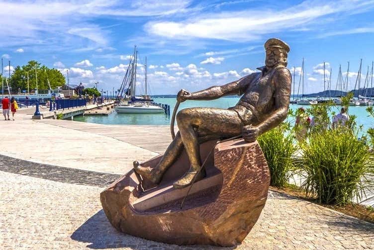 Une statue près du lac Balaton