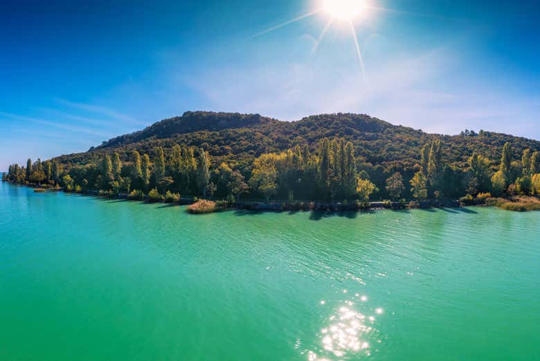 Vistas panorámicas del lago Balaton y la península de Tihany