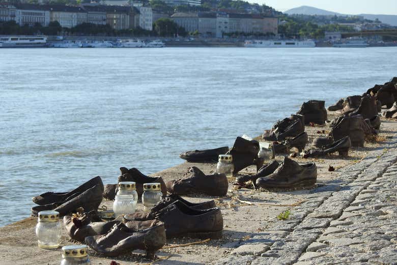 Memorial de los Zapatos, a orillas del Danubio