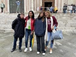 Foto {1} di {2}