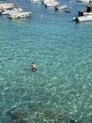 Foto {1} di {2}