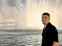 Foto {1} di {2}